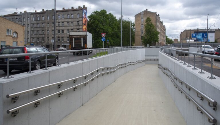 Foto: Noslēgusies Salu tilta pārbūve