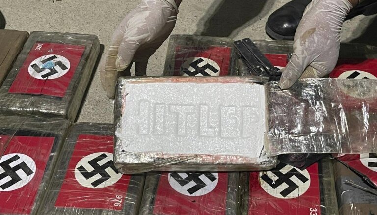 Peru konfiscē nacistu simbolikā ietītas kokaīna pakas
