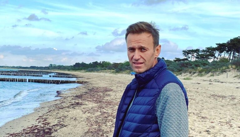 Навальный после отравления поднялся на четвертую строчку в топ-100 персон, которым доверяют россияне