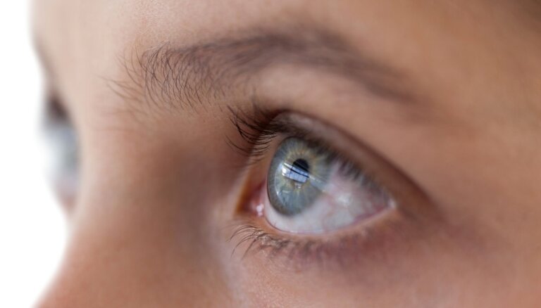 Смотреть в оба: почему старение глаз влияет на зрение и как его отсрочить?