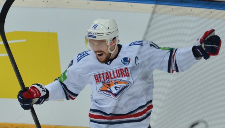 ВИДЕО: Мозякин первым в КХЛ забросил 300 шайб, СКА и Знарок выиграли армейское дерби