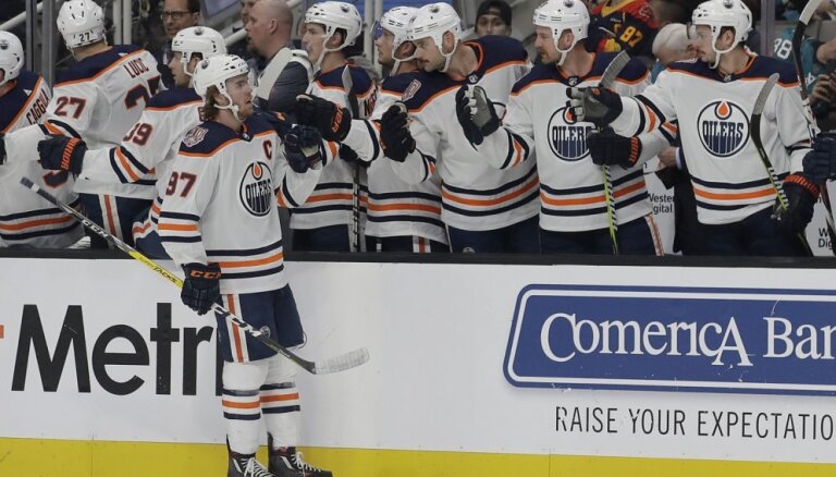 'Oilers' atspēlējas un panāk neizšķirtu Stenlija kausa izcīņas otrās kārtas duelī