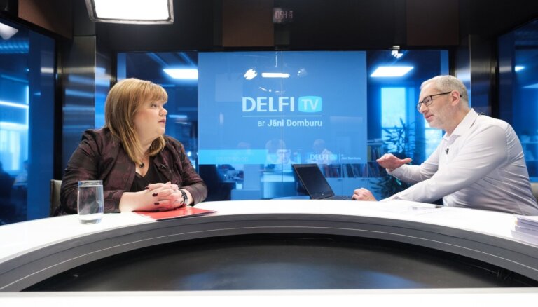 'Delfi TV ar Jāni Domburu' atbild valsts kontroliere Elita Krūmiņa. Intervijas teksts