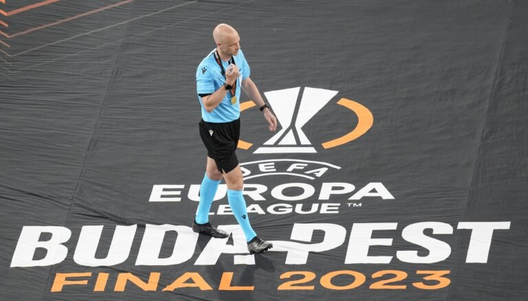 UEFA Eiropas līgas fināla tiesnesim lidostā uzbrūk 'AS Roma' līdzjutēji