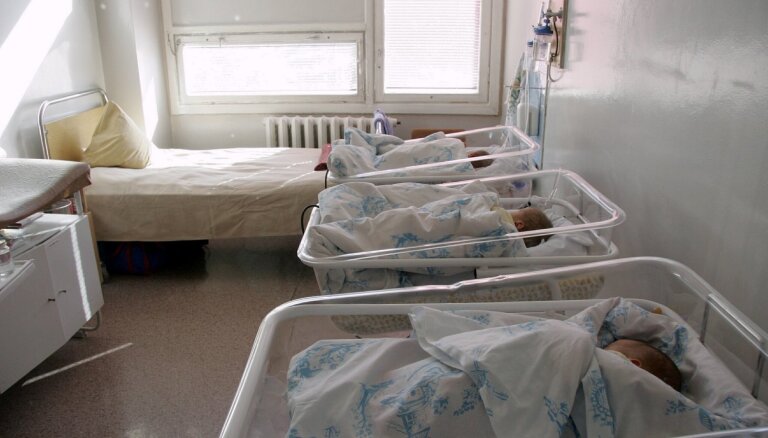 В Рижском роддоме родились первые в этом году тройняшки: Анна, Микс и Эмилс