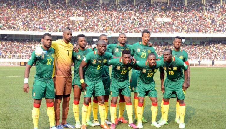 Par valsts iejaukšanos futbola lietās FIFA diskvalificē Kamerūnu