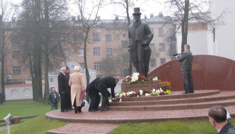 18.novembris: Pasākums Jelgavā pie J.Čakstes pieminekļa