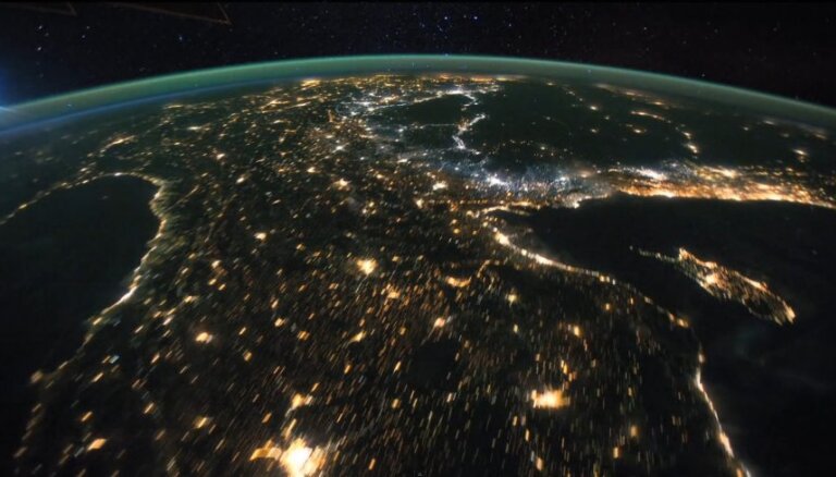 ВИДЕО: Пять минут на МКС вокруг света