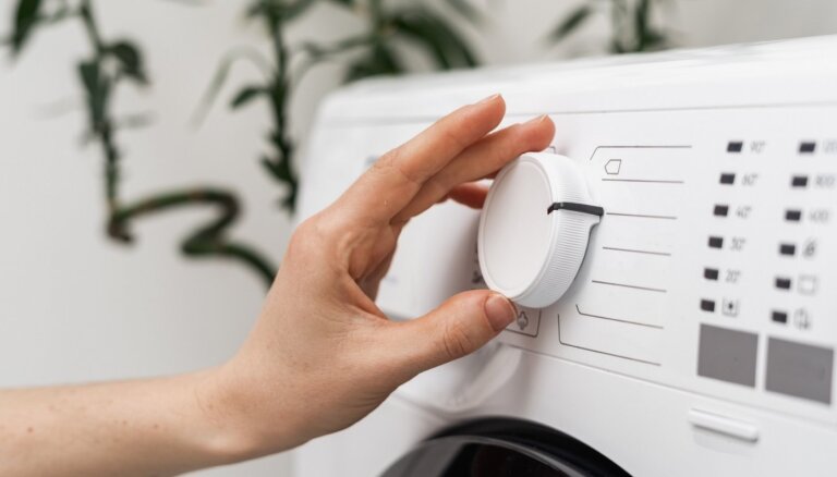 Padomi, kā vienkāršiem soļiem samazināt veļasmašīnas elektroenerģijas patēriņu