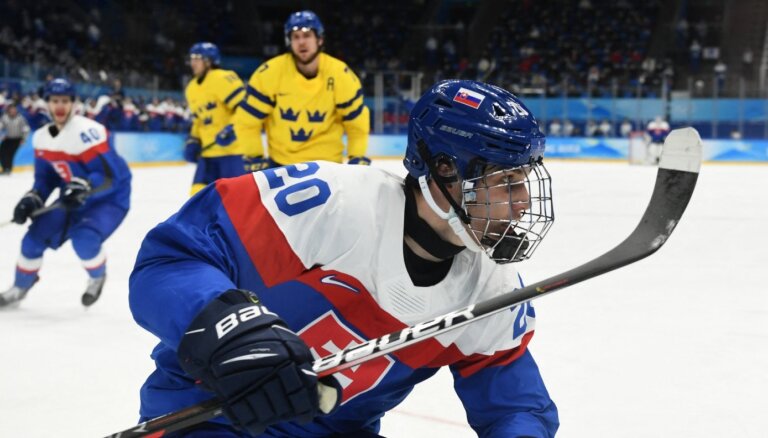 17 gadus vecais Slafkovskis nodrošina Slovākijas hokeja izlasei vēsturisku bronzu