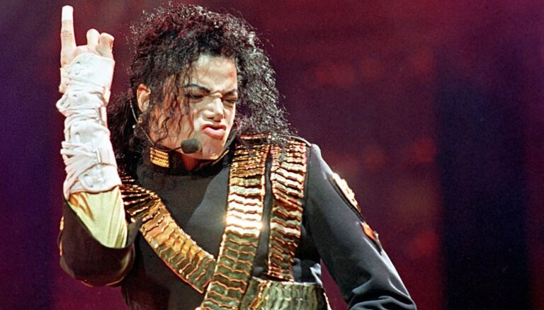 40 лет "лунной походке" Майкла Джексона: как создавался и менялся главный танец короля поп-музыки