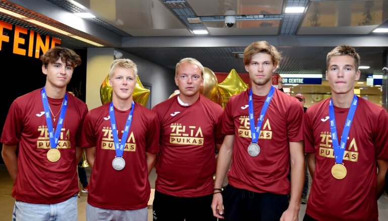 Foto: Rīgā sagaidīti pasaules U-19 pludmales volejbola pārsteigumu autori
