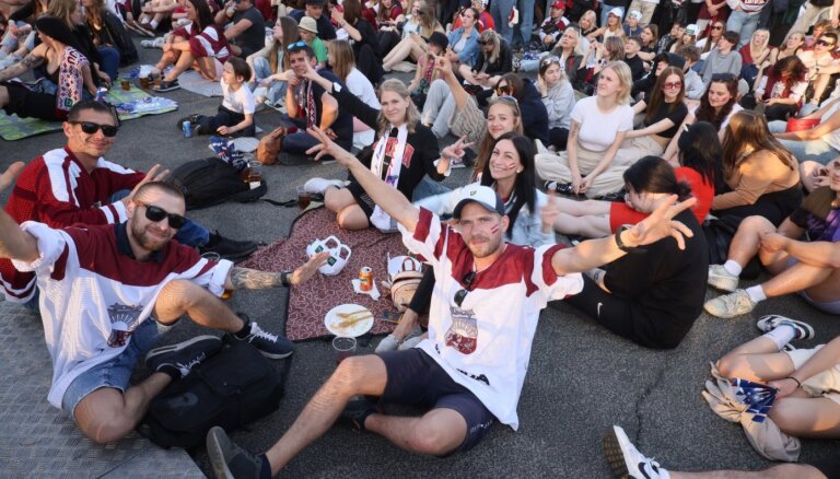 'Porziņģi uz ledus' – izlases fani soctīklos pauž sajūsmu par uzvaru pār Šveici