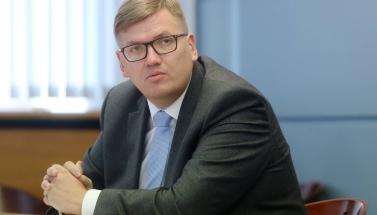 Экс-министр Пуце: Латвии уже нужно сокращать дефицит бюджета