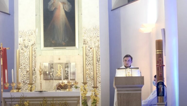 Skandāls Viļņas katoļu baznīcā – par nepilngadīgā pavedināšanu apsūdz augsta ranga priesteri