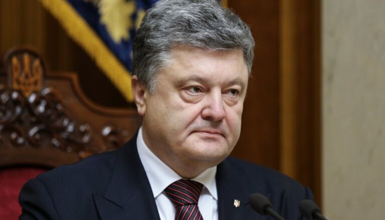 Порошенко снял санкции с 29 иностранных журналистов: есть и представители Латвии