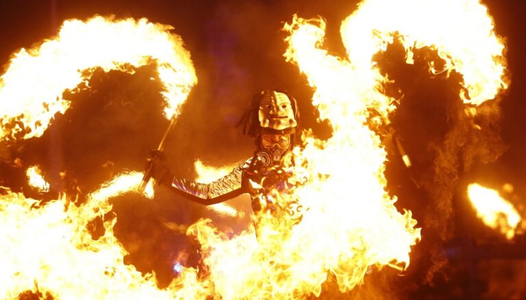 Grilētas dūjas un iesprūdusi Bjorka. Olimpisko atklāšanas ceremoniju slavenākie brāķi
