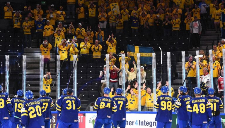 Zviedru hokeja fani paliek Tamperē un nealkst braukt uz Rīgu