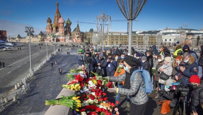 В годовщину убийства Немцова проходят акции в его память