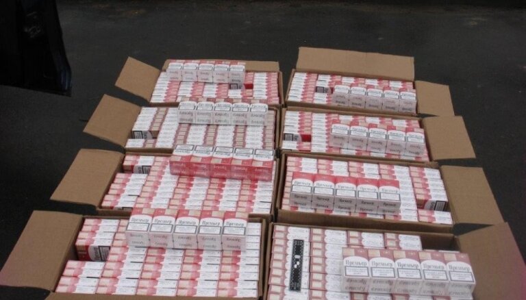 Policija Jēkabpilī atsavina 80 000 nelegālu cigarešu