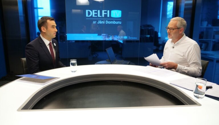 Delfi TV ar Jāni Domburu': 'Kā valdībā lemt par Covid-19 ierobežojumu  izmaiņām?'