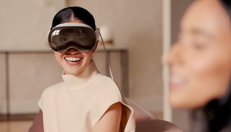 'Apple' dators turpmāk arī uz sejas – izziņo virtuālās brilles 'Vision Pro'