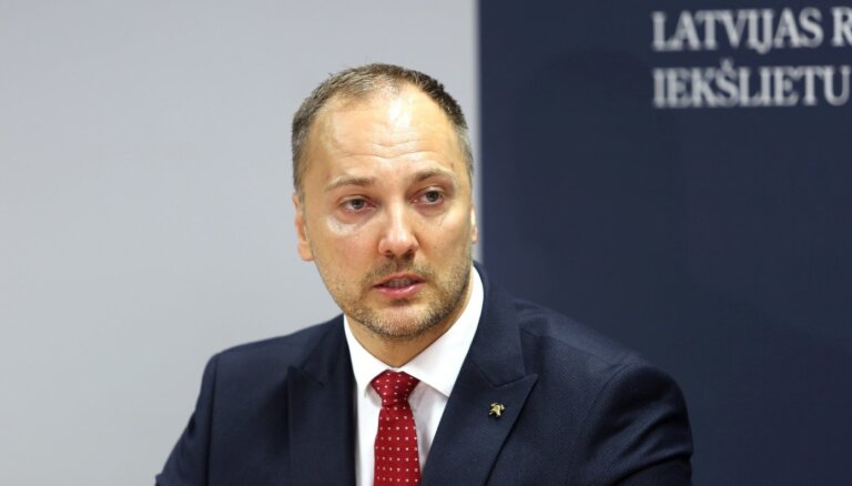 Eksministra Ģirģena padoto 'izmānītā telefona lietā' soda ar 18 000 eiro