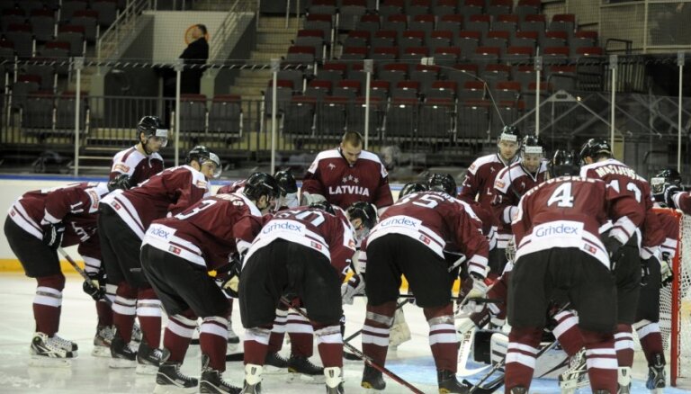 Fotoreportāža: Latvijas hokejisti pārbaudes spēlē piekāpjas Čehijai