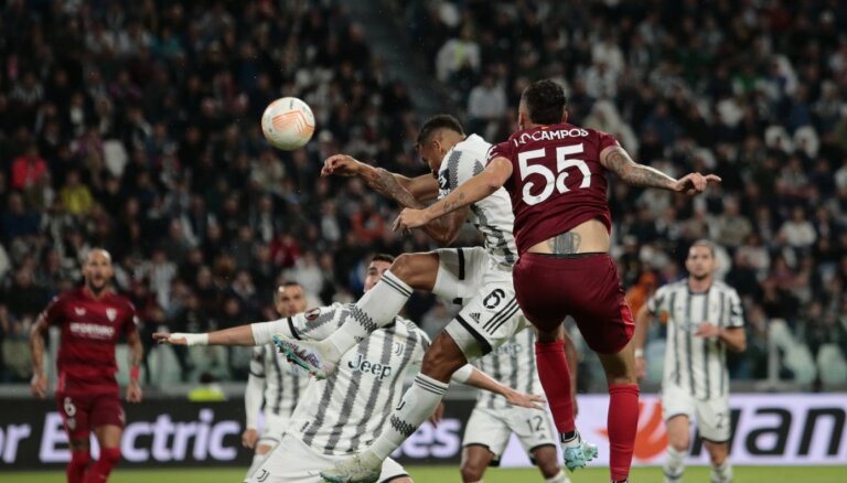 UEFA Eiropas līga: 'Juventus' dramatiski izrauj neizšķirtu pret 'Sevilla'; 'AS Roma' svin uzvaru