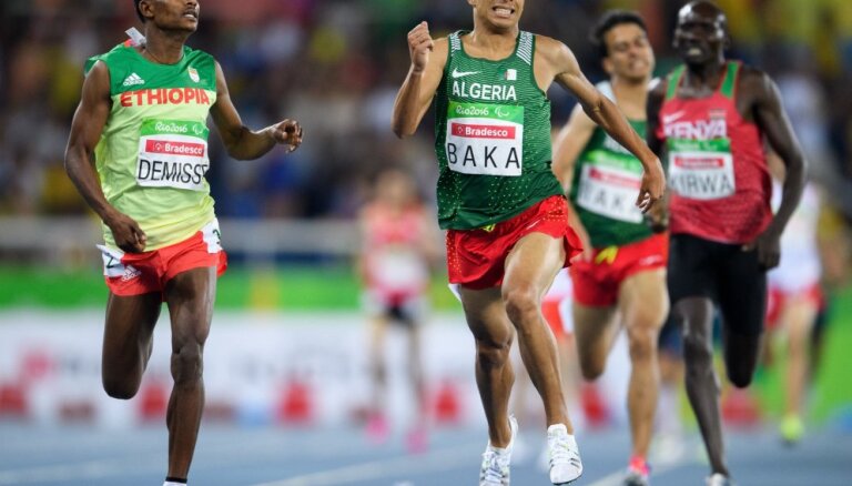 ВИДЕО: Четверо паралимпийцев пробежали 1500 метров быстрее олимпийского чемпиона