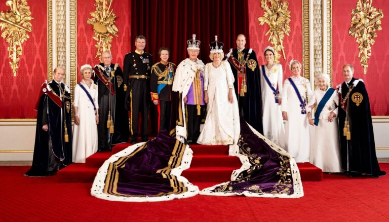 Britu karaliskā ģimene publisko jauno valdnieku fotogrāfijas