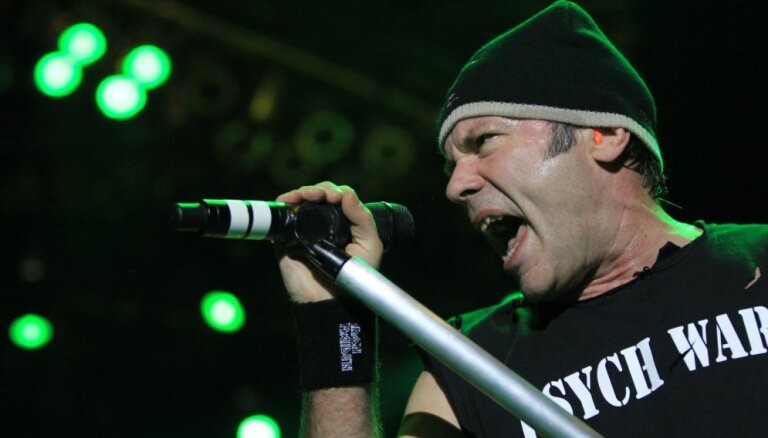 Вокалист Iron Maiden назвал причиной рака языка оральный секс