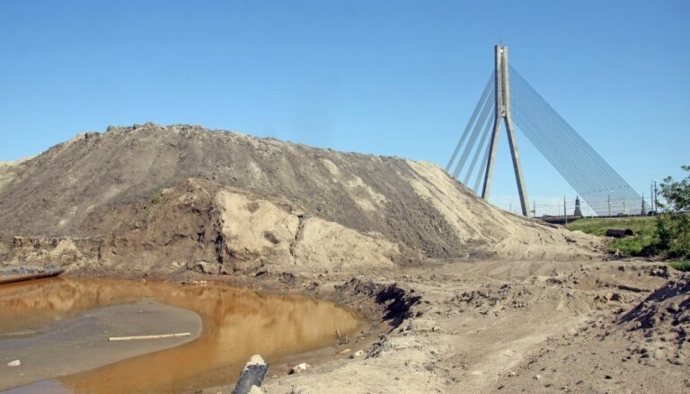 Америкс: Рига может перенять гору песка у Вантового моста