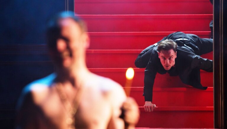 Foto: Ar stāvovācijām nosvinēta Kairiša 'Hamleta' pirmizrāde Čehova teātrī