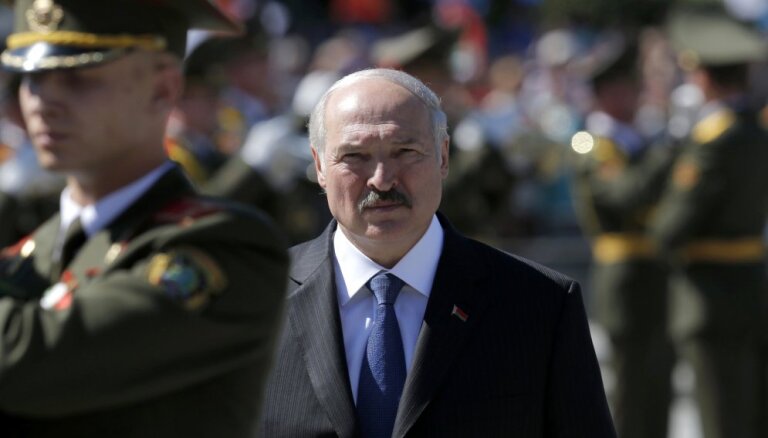 Лукашенко пообещал "самые жесткие меры" и привел армию в полную боеготовность
