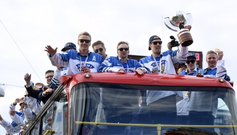 ФОТО: 50 тысяч человек пришли на чемпионский парад сборной Финляндии