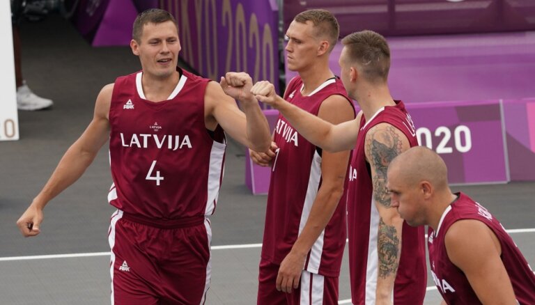 Латвийские баскетболисты одержали еще две победы в Токио — над Китаем и Японией