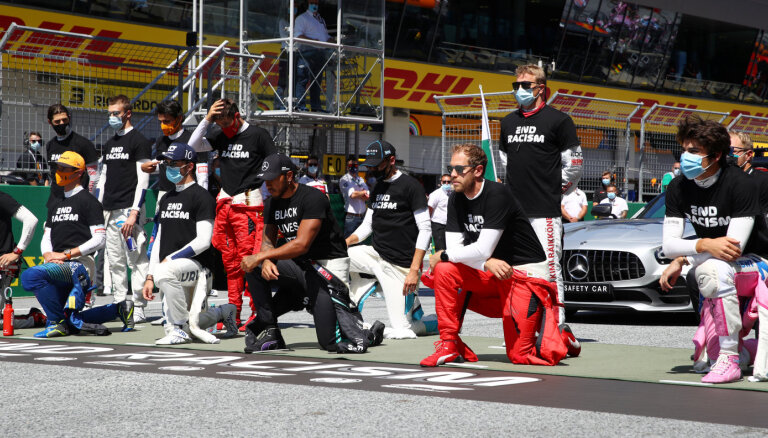 Расистский скандал в "Формуле-1": шесть пилотов не встали на колено перед первой гонкой сезона