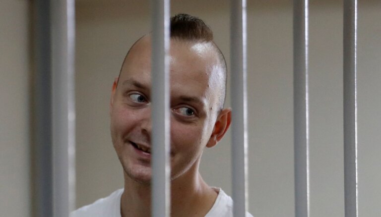 Суд в Москве приговорил журналиста Ивана Сафронова к 22 годам по делу о госизмене