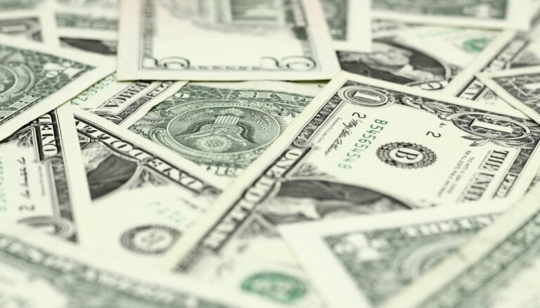 Faktu pārbaude: ASV neizņems no apgrozības dolāra banknotes, kas izdotas pirms 2021. gada