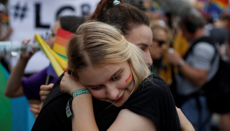 Швейцарцы поддержали легализацию однополых браков