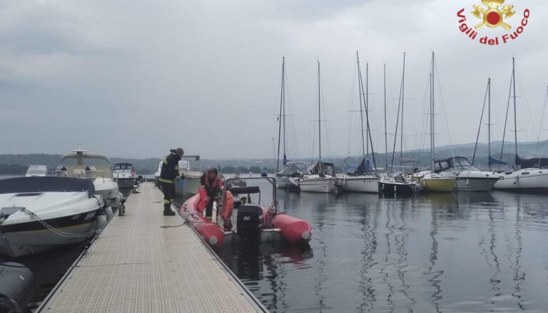 Itālijā apgāžoties laivai ar tūristiem, četri bojāgājušie