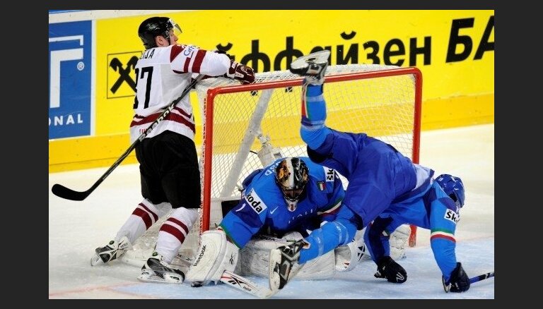 Сегодня сборная Латвии проводит третий матч на ЧМ по хоккею