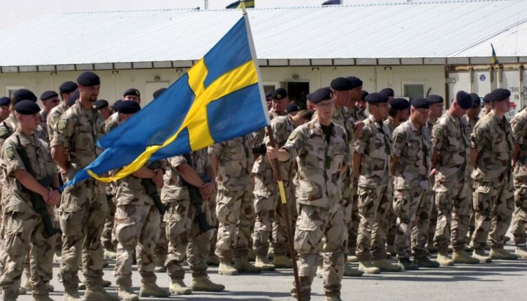 Zviedrija bruņotajiem spēkiem devusi oficiālu uzdevumu gatavoties militārajai klātbūtnei Latvijā