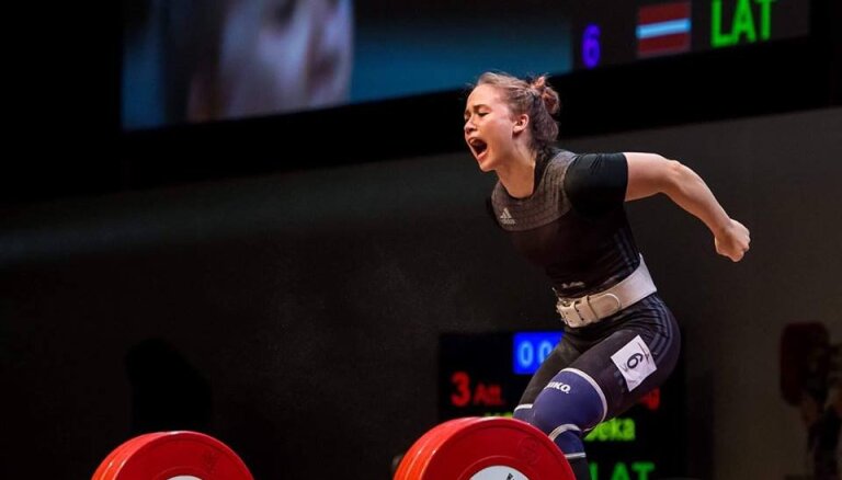 ВИДЕО: Латвийская штангистка Коха впервые стала чемпионкой мира