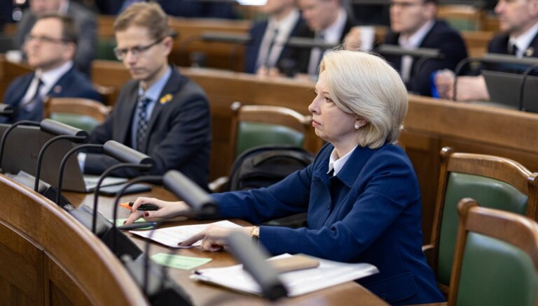 Mūrniece iztur neuzticības balsojumu; LPV gatava prasīt Kariņa demisiju