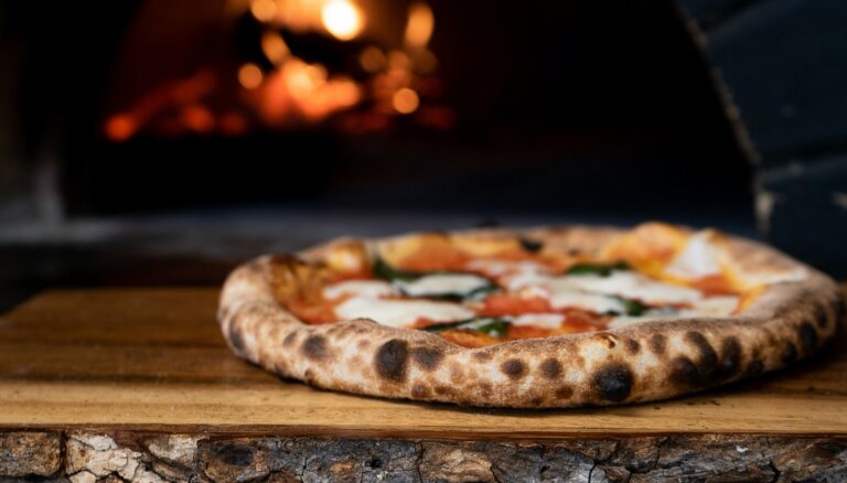 DELFI рекомендует: Шесть латвийских пиццерий, пиццы в которых пекут "как в Италии"
